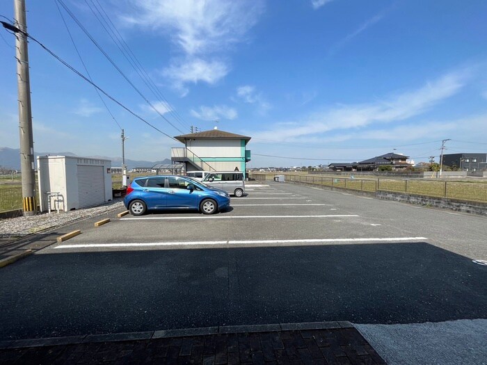 物件外観写真3　(駐輪場)