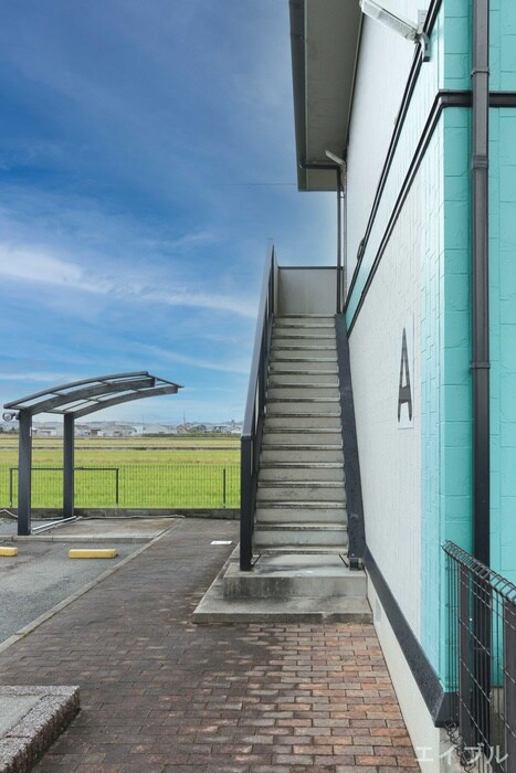 物件外観写真5　(エントランス部分)