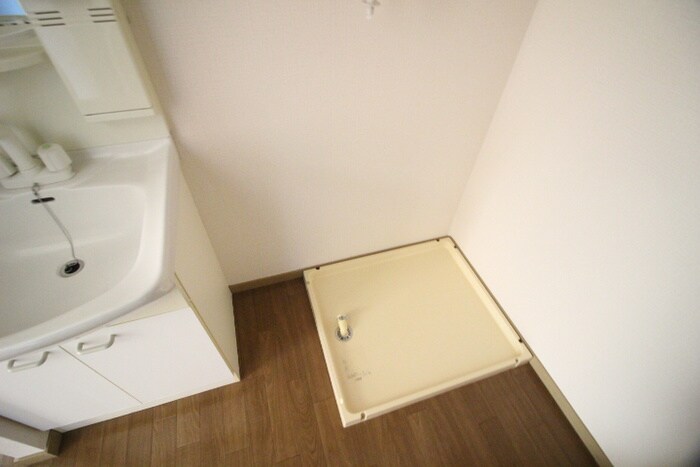 物件内観写真13　(洗濯機置場)