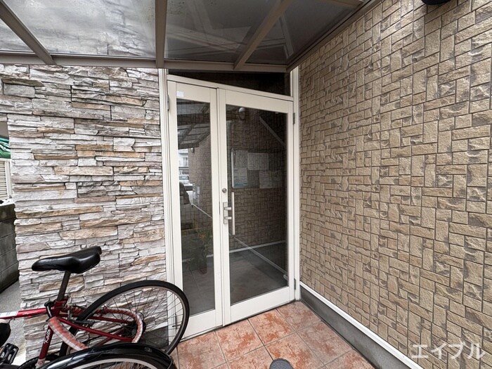 物件外観写真4　(エントランス部分)