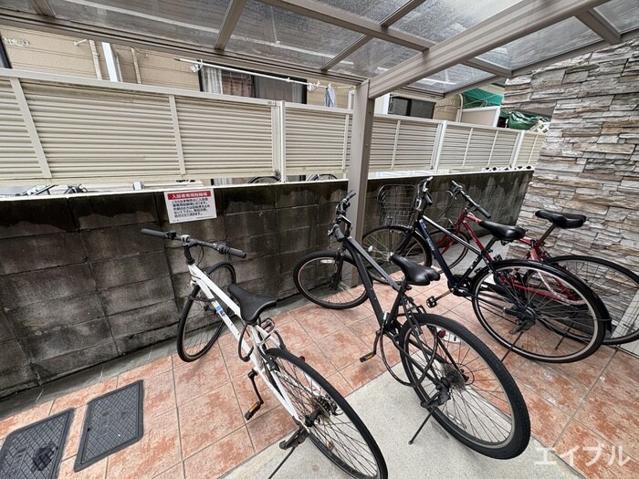 物件外観写真6　(駐輪場)