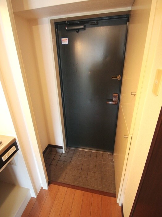 物件内観写真8　(玄関)