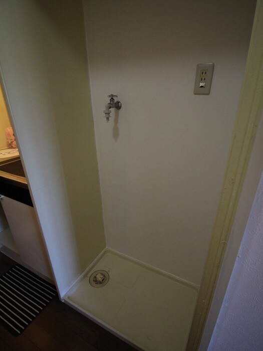 物件内観写真9　(洗濯機置場)