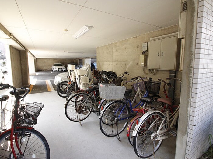 物件外観写真4　(駐輪場)