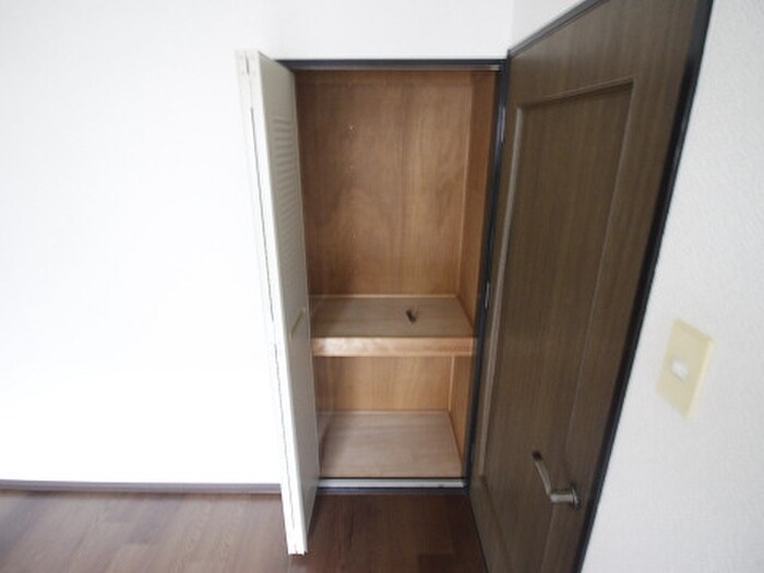 物件内観写真10　(収納)