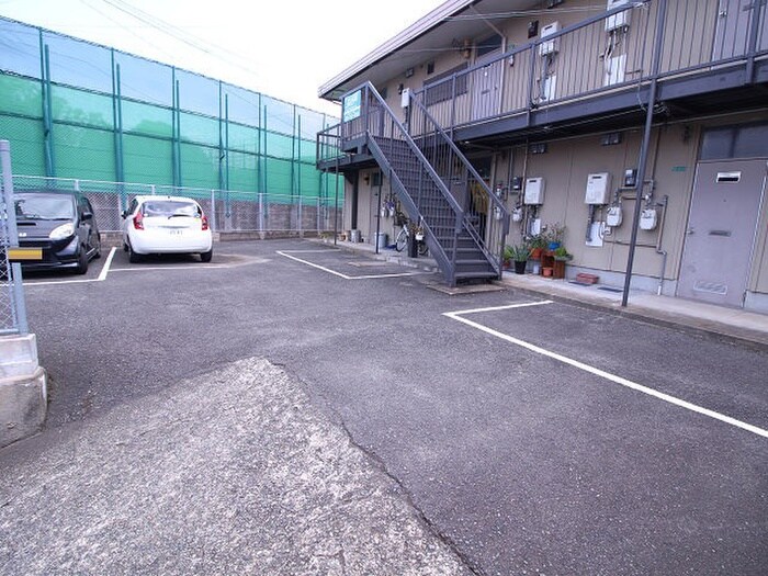 物件外観写真2　(駐車場)