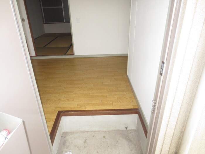 物件内観写真13　(玄関)