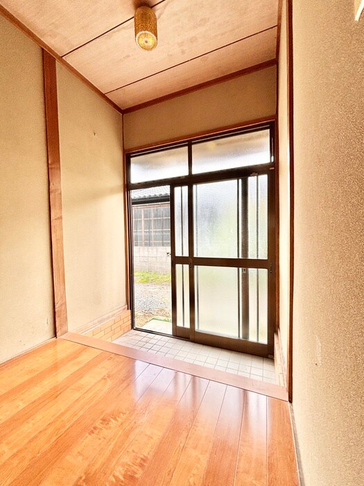 物件内観写真10　(玄関)