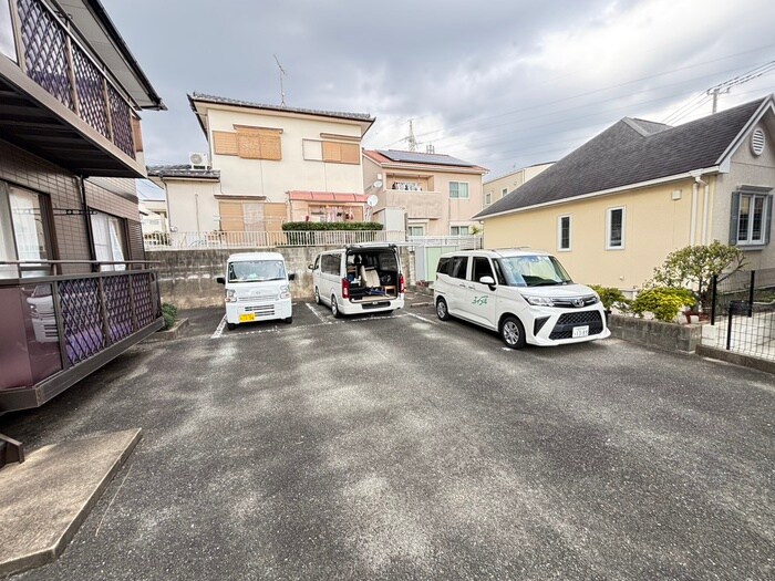 物件外観写真4　(駐車場)