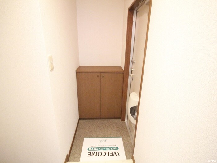 物件内観写真16　(玄関)