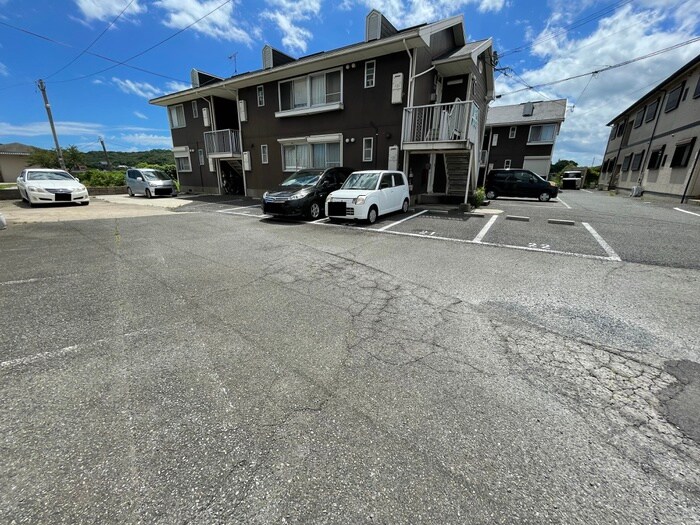 物件外観写真6　(駐車場)