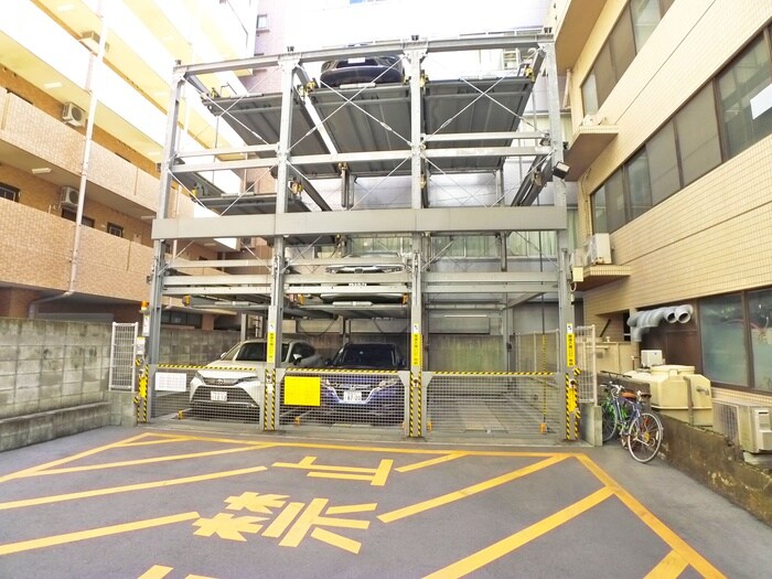 物件外観写真5　(駐車場)