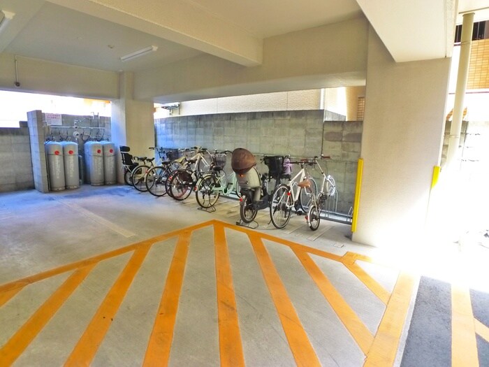 物件外観写真6　(駐輪場)