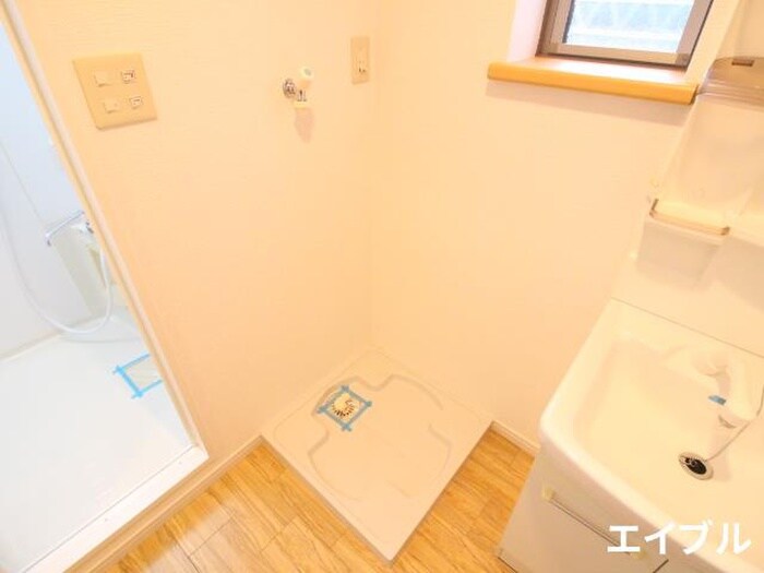 物件内観写真14　(洗濯機置場)