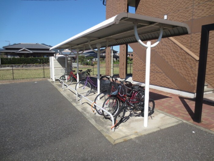 物件外観写真2　(駐輪場)