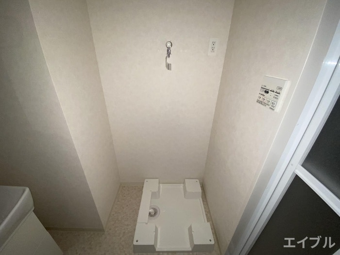 物件内観写真11　(洗濯機置場)