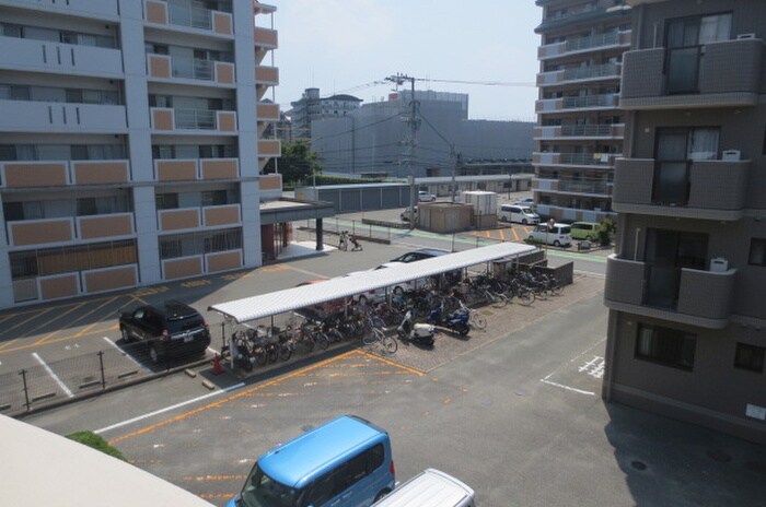 物件外観写真6　(バイク置き場)