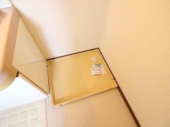 物件内観写真16　(洗濯機置場)