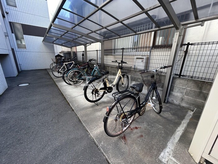 物件外観写真4　(駐輪場)