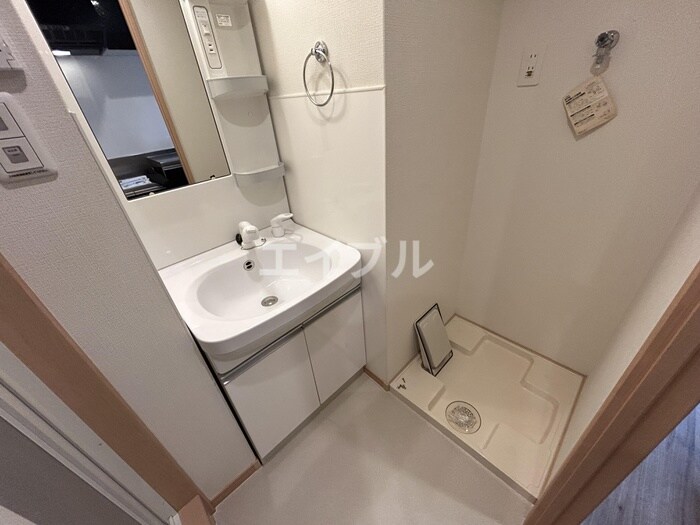 物件内観写真12　(洗濯機置場)