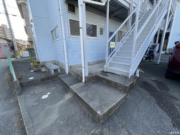 物件外観写真2　(エントランス部分)