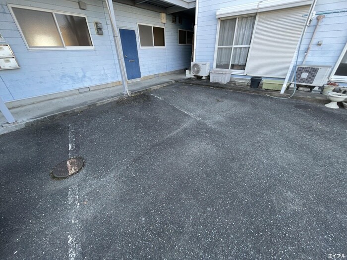 物件外観写真4　(駐車場)