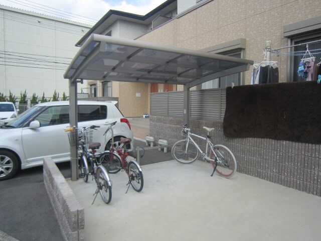 物件外観写真2　(駐輪場)