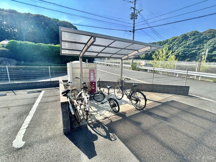 物件外観写真3　(駐輪場)