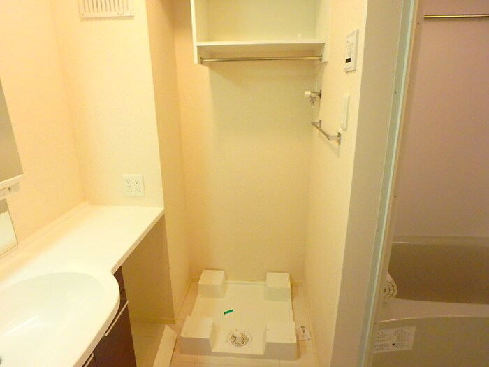 物件内観写真9　(洗濯機置場)