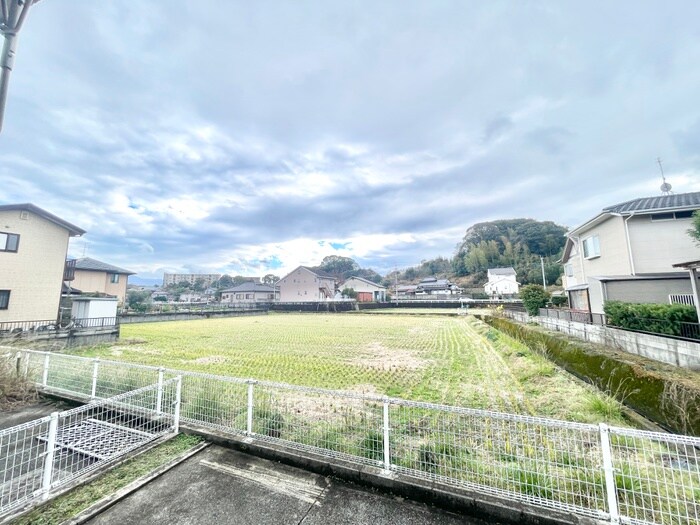 物件内観写真12　(室内からの展望)