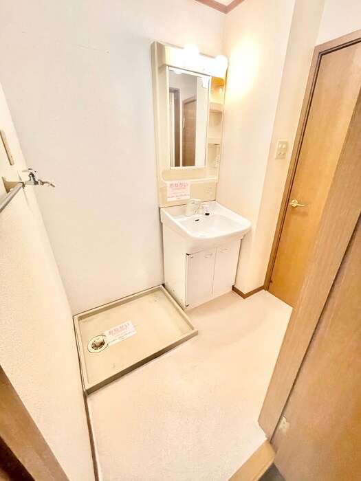 物件内観写真17　(洗濯機置場)