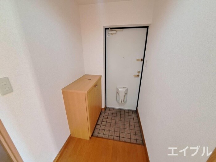 物件内観写真7　(玄関)