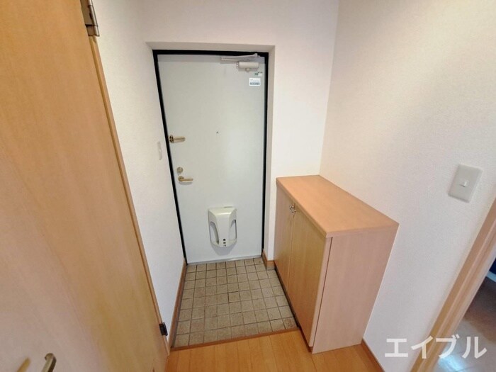 物件内観写真8　(玄関)