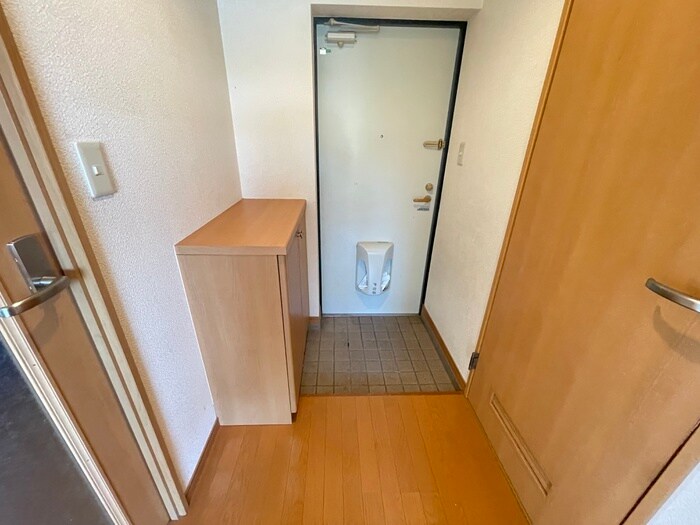 物件内観写真12　(玄関)