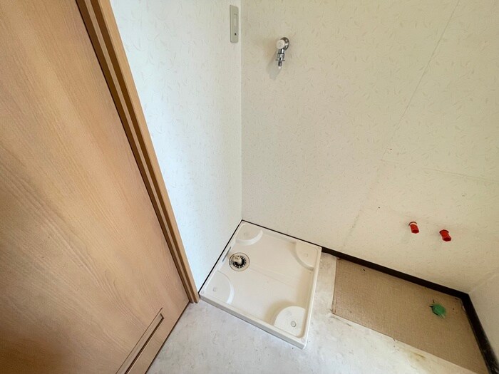 物件内観写真18　(洗濯機置場)