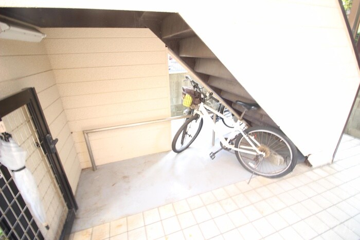 物件外観写真3　(駐輪場)