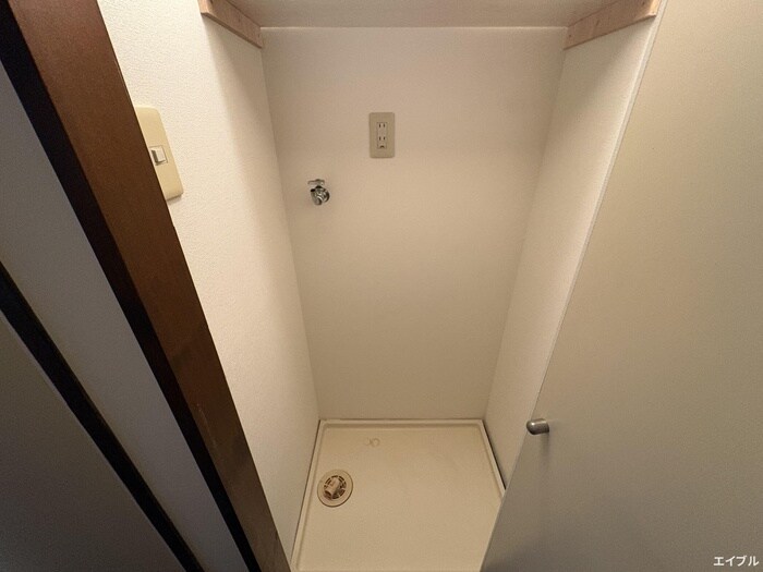 物件内観写真12　(洗濯機置場)