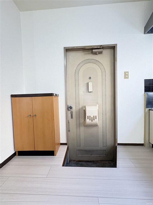 物件内観写真16　(玄関)