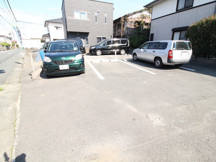 物件外観写真2　(駐車場)