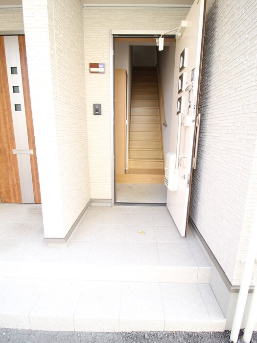 物件内観写真10　(玄関)