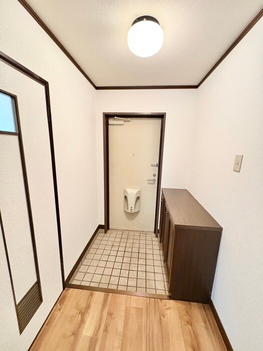 物件内観写真15　(玄関)