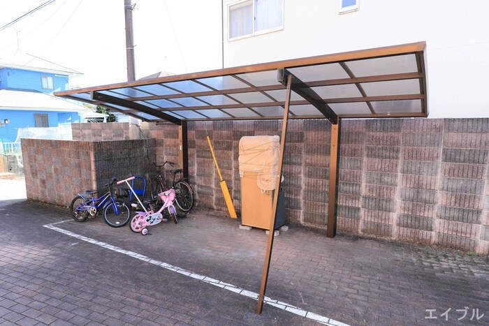 物件外観写真4　(駐輪場)
