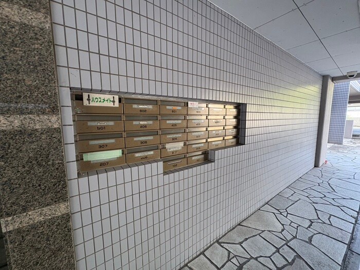 物件外観写真4　(エントランス部分)