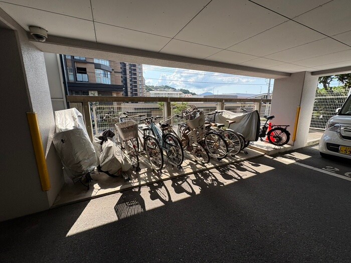 物件外観写真5　(駐輪場)