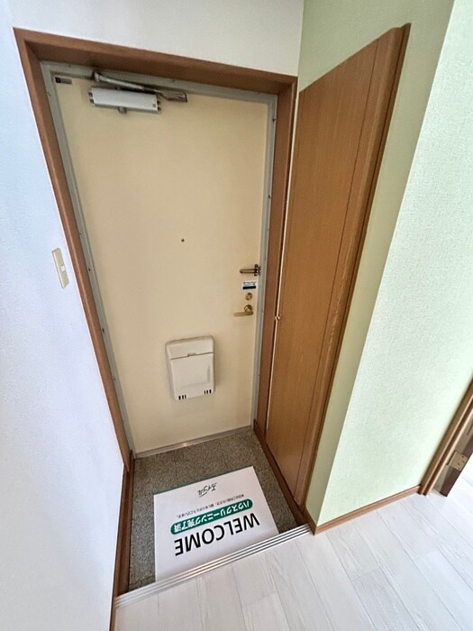 物件内観写真12　(玄関)