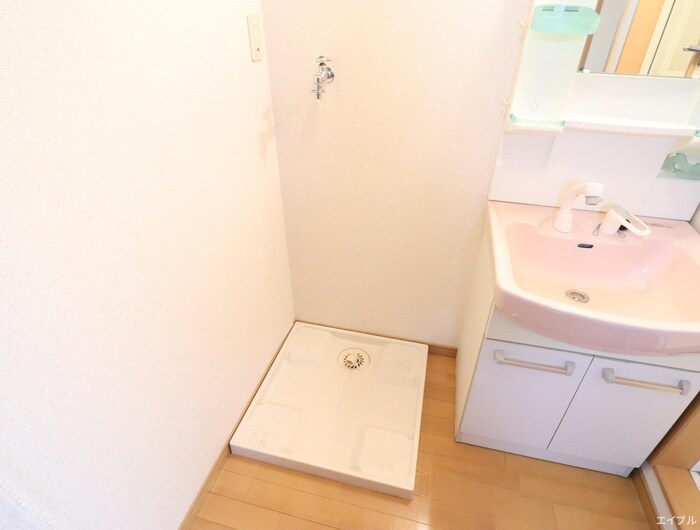 物件内観写真13　(洗濯機置場)