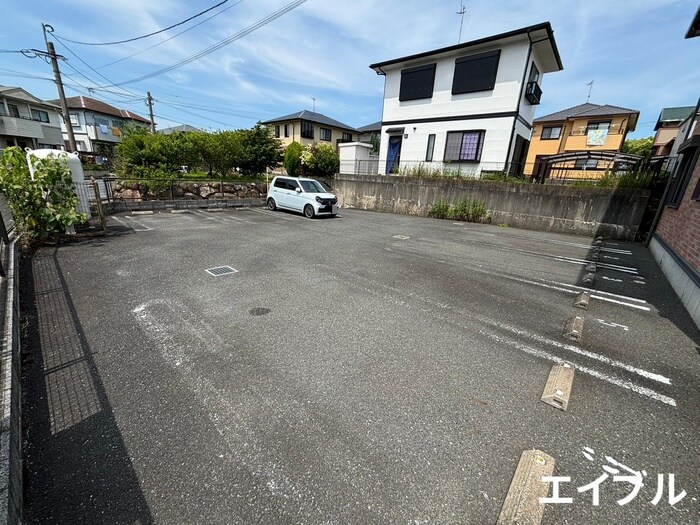 物件外観写真2　(駐車場)