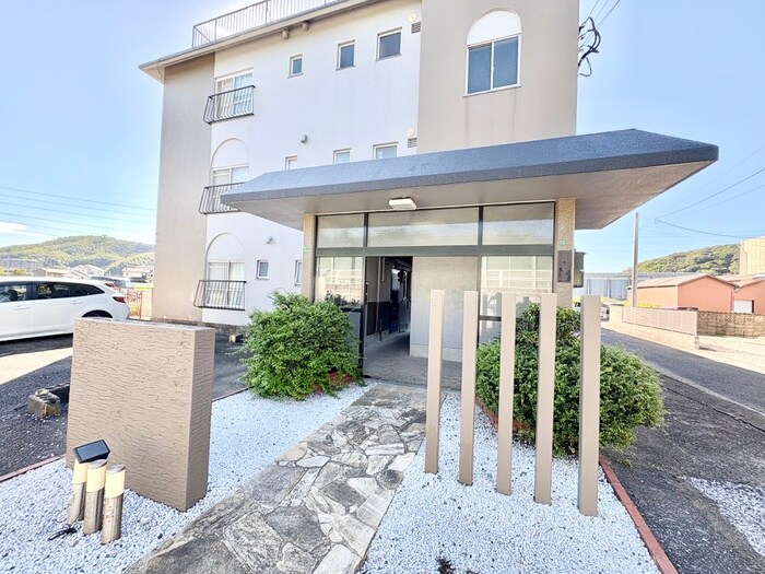 物件外観写真5　(エントランス部分)