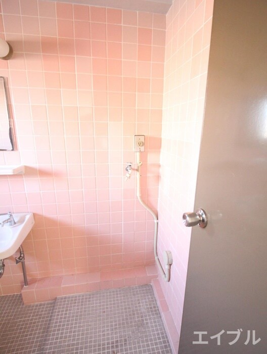 物件内観写真16　(洗濯機置場)