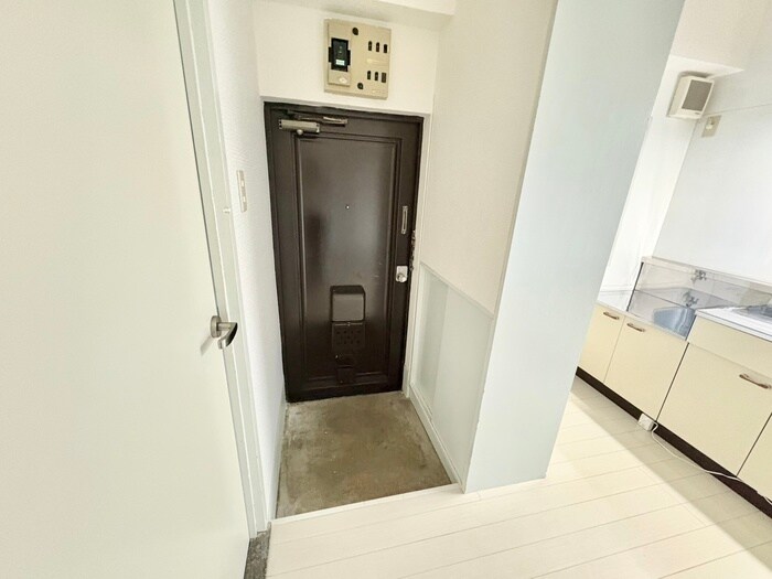 物件内観写真18　(玄関)